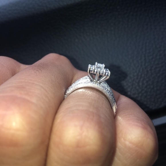 ‼️‼️ SOLD ‼️‼️ 14kt white gold engagement ring & wedding band set - Picture 4 of 4